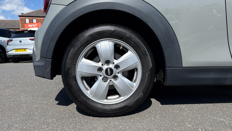 MINI Hatchback 1.5 Cooper Classic 3dr Petrol Hatchback